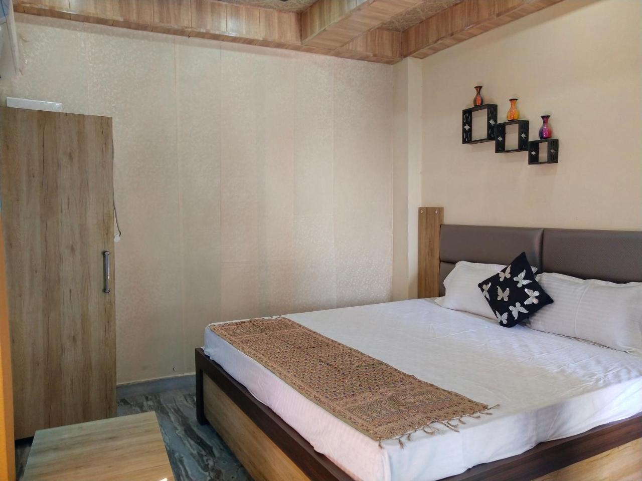 Om Shanthi Paying Guest House Varanasi Luaran gambar