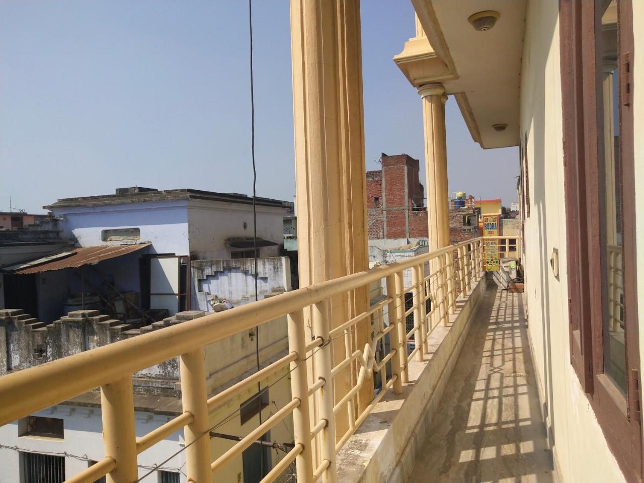 Om Shanthi Paying Guest House Varanasi Luaran gambar